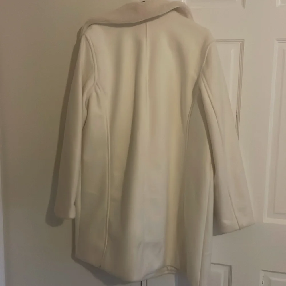Beautiful white jacket - Picture 4 of 5